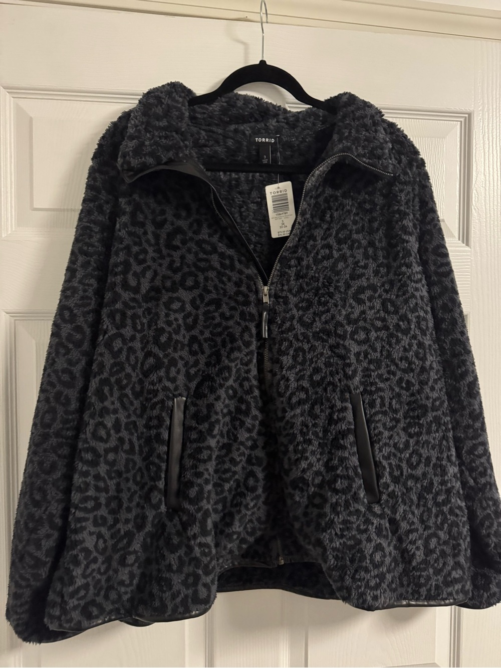 Brand New Torrid Black Leopard Plush Zip-Up Jacket